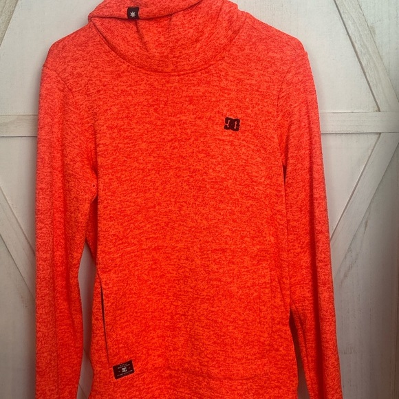 DC Vibrant  Knit Top medium - Picture 1 of 6